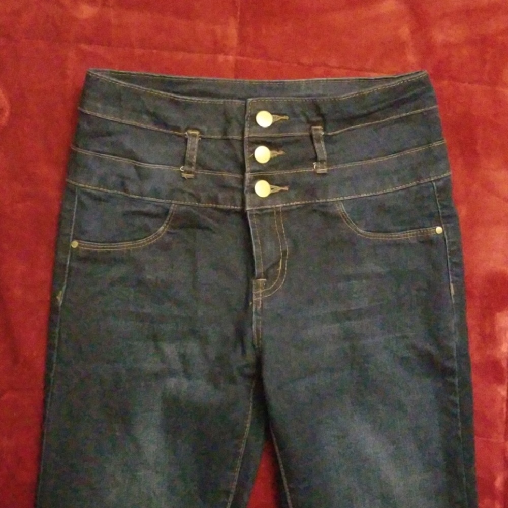 High waisted jeans